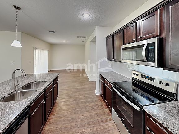 3rd image of 429 Banyan Forest Dr