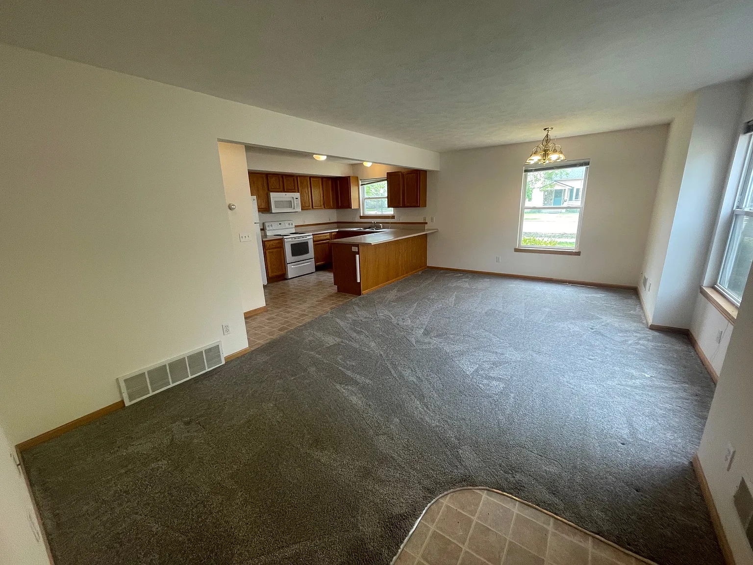 2 bed, 1.5 bath, 1100 sqft, $1,700 — Photo 2