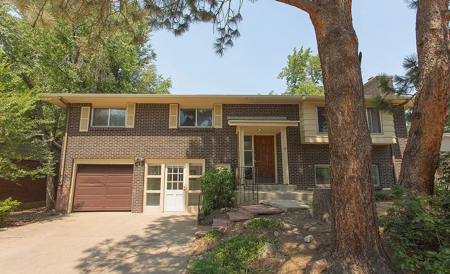 5 bed, 2256 sqft, $4,950 — Photo 1