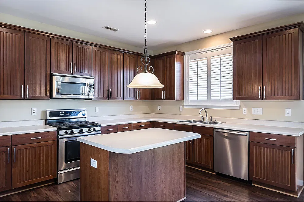 3 bed, 2316 sqft, $1,945 — Photo 2