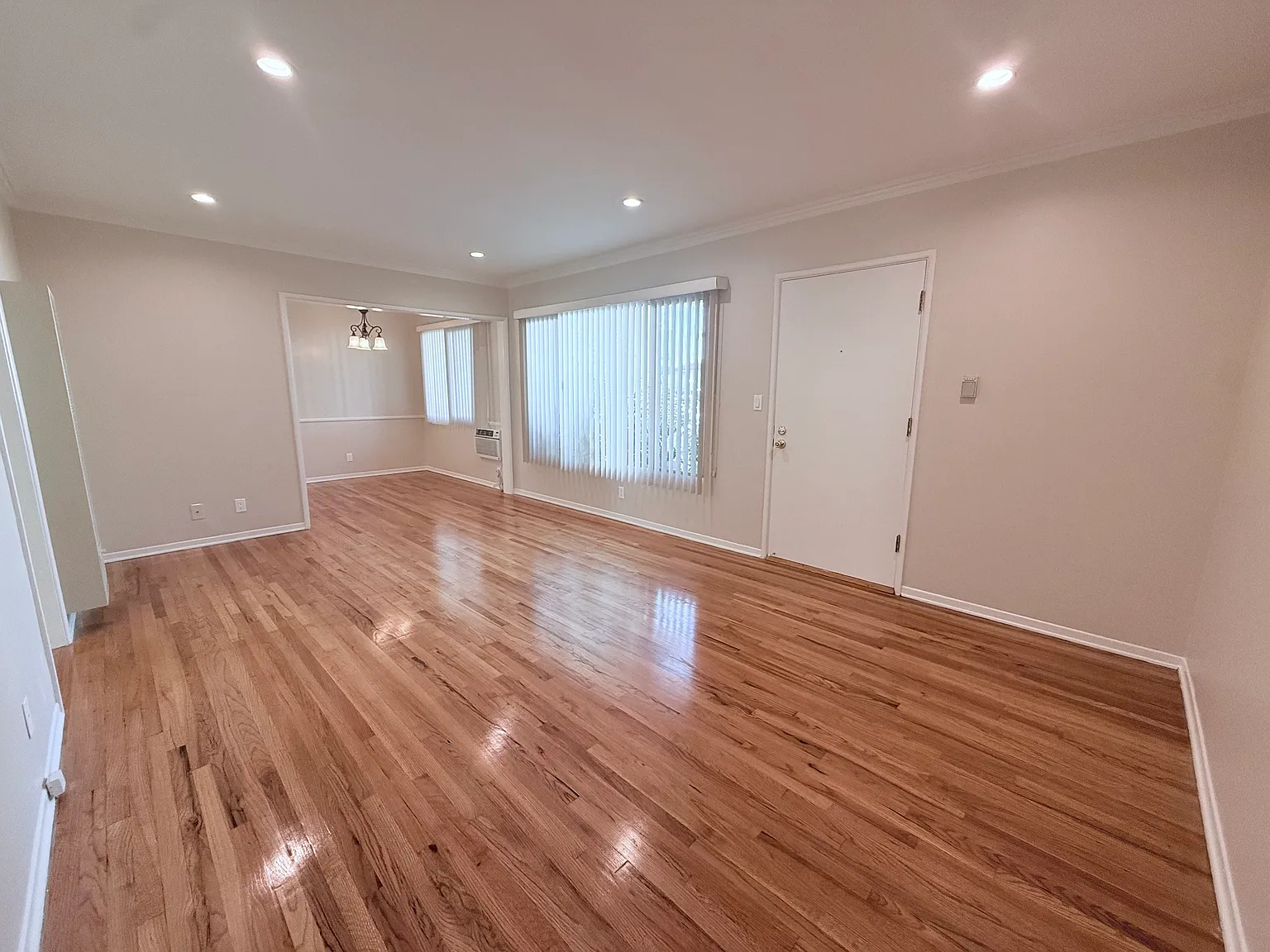 2 bed, 900 sqft, $2,595 — Photo 1