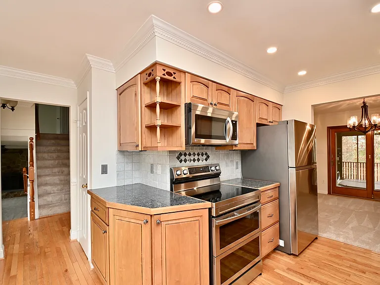 7775 Newington Woods Dr — Photo 10