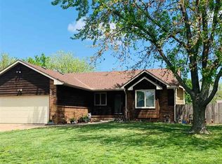 334 N Driftwood Ct, Rose Hill, KS 67133