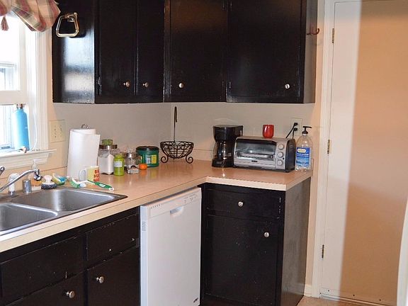 4th image of 448 Woodview Dr #450