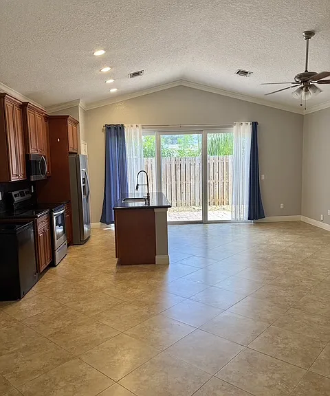 3125 Shelby Way — Photo 3