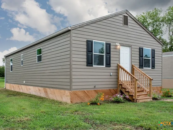 706 Peabody St, Edna, TX 77957