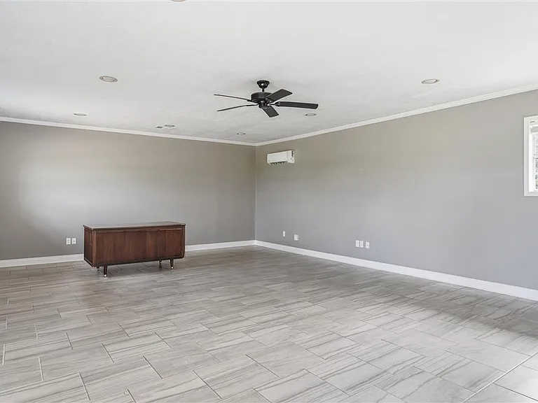 2412 Maplewood Dr #3 — Photo 7