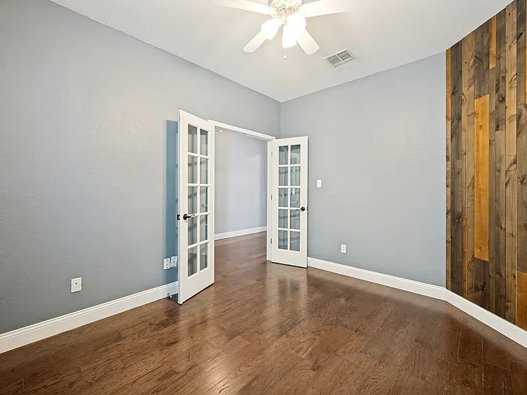 4849 Gloucester Dr — Photo 13