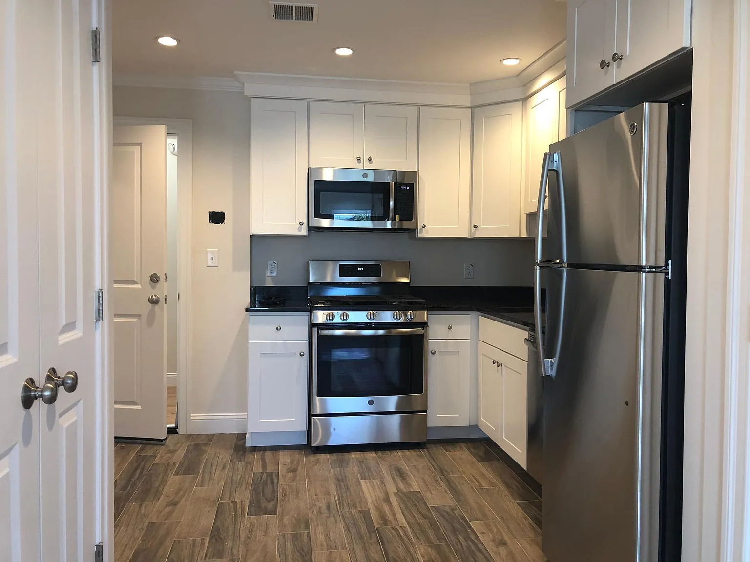 1 bed, 650 sqft, $2,700 — Photo 2