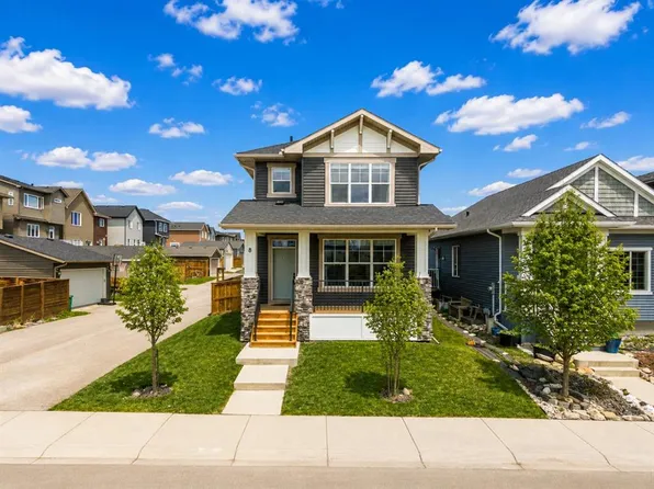8 SW Bergamot St, Okotoks, AB T1S 5R9