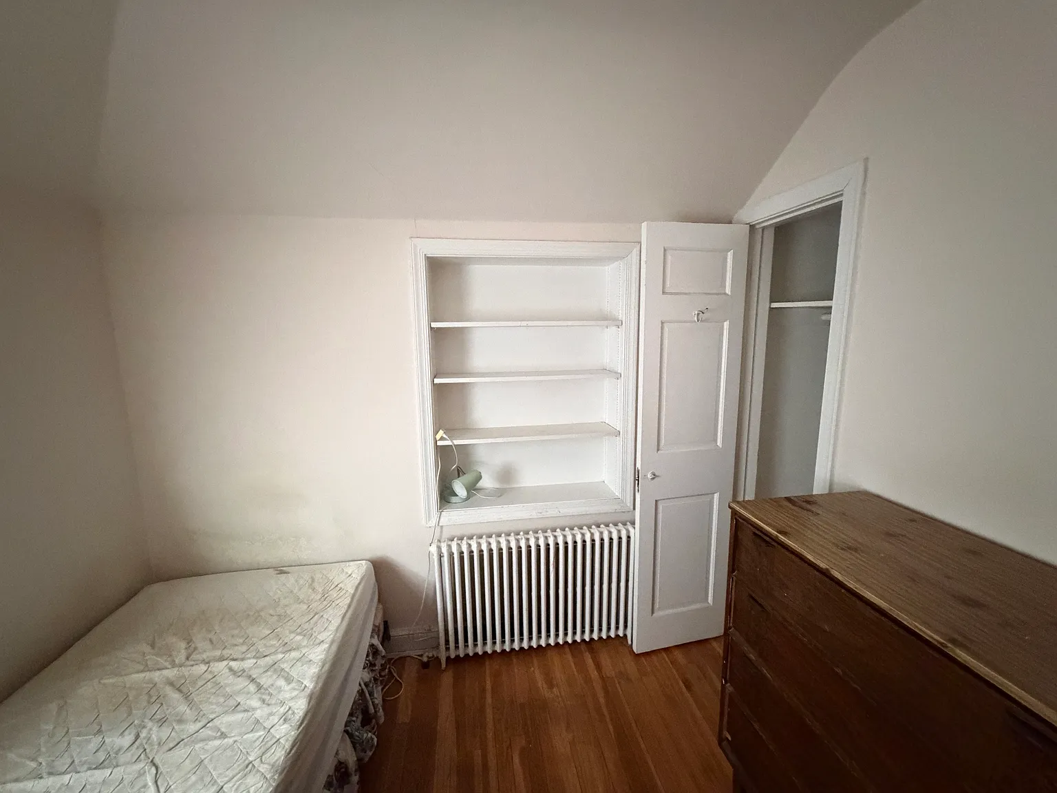 1 bed, 2.5 bath, 100 sqft, $900 — Photo 2