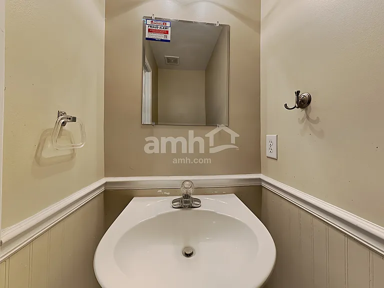 141 Sawhorse Dr — Photo 11