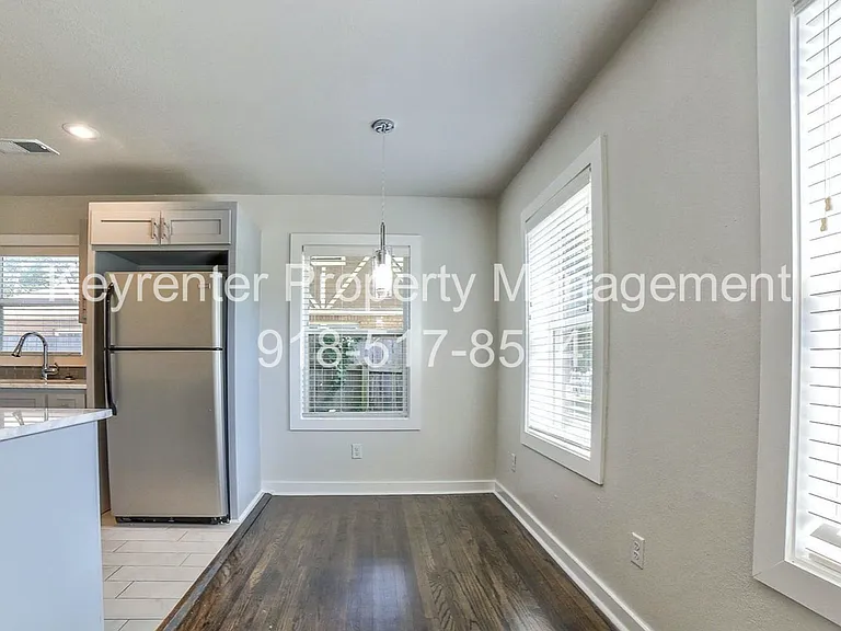 3315 E 8th St Duplex — Photo 6