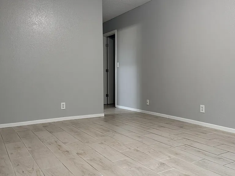 3221 Denver Ave — Photo 18