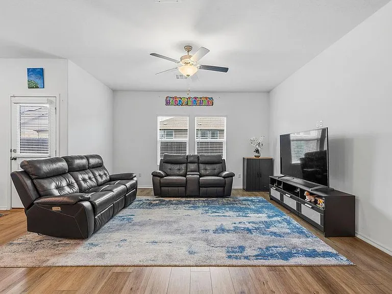 1733 Catahoula Dr — Photo 10