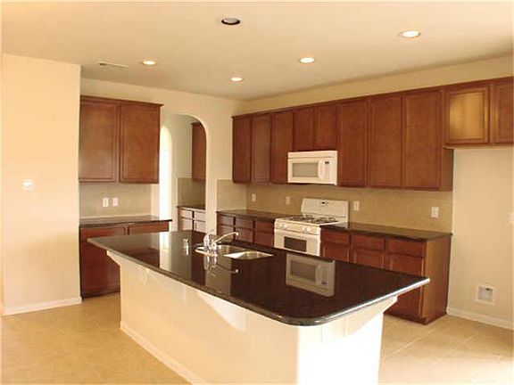 5th image of 803 Harbor Lakes Ln