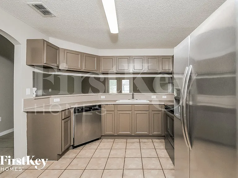 6511 Fox Crest Ln — Photo 8
