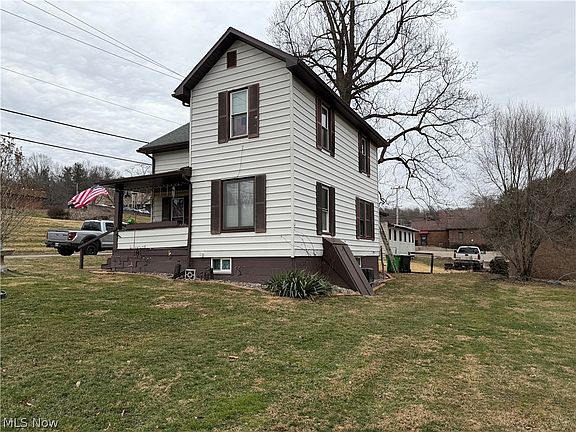 3rd image of 893 Maxwell Ave