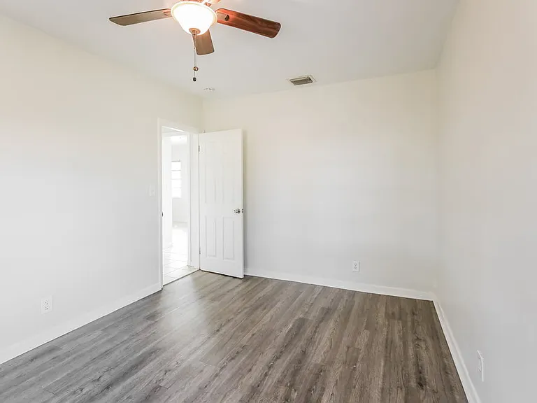 820 Carolina Ave — Photo 10