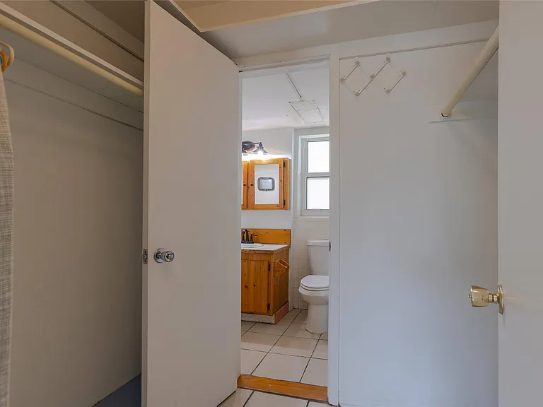 1001 SE 16th St #8 — Photo 14