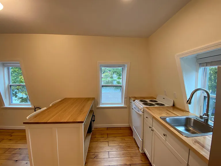 321 Roosevelt Dr #321 — Photo 4