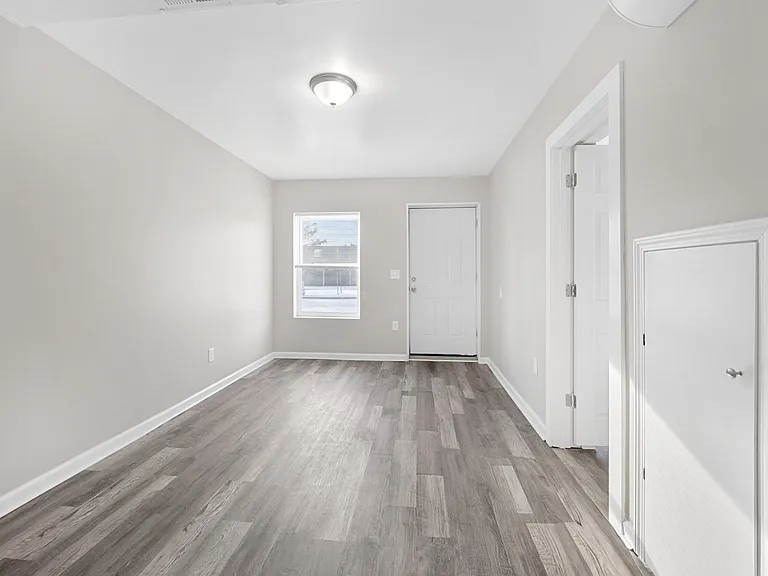 6735 Ford Ave — Photo 4