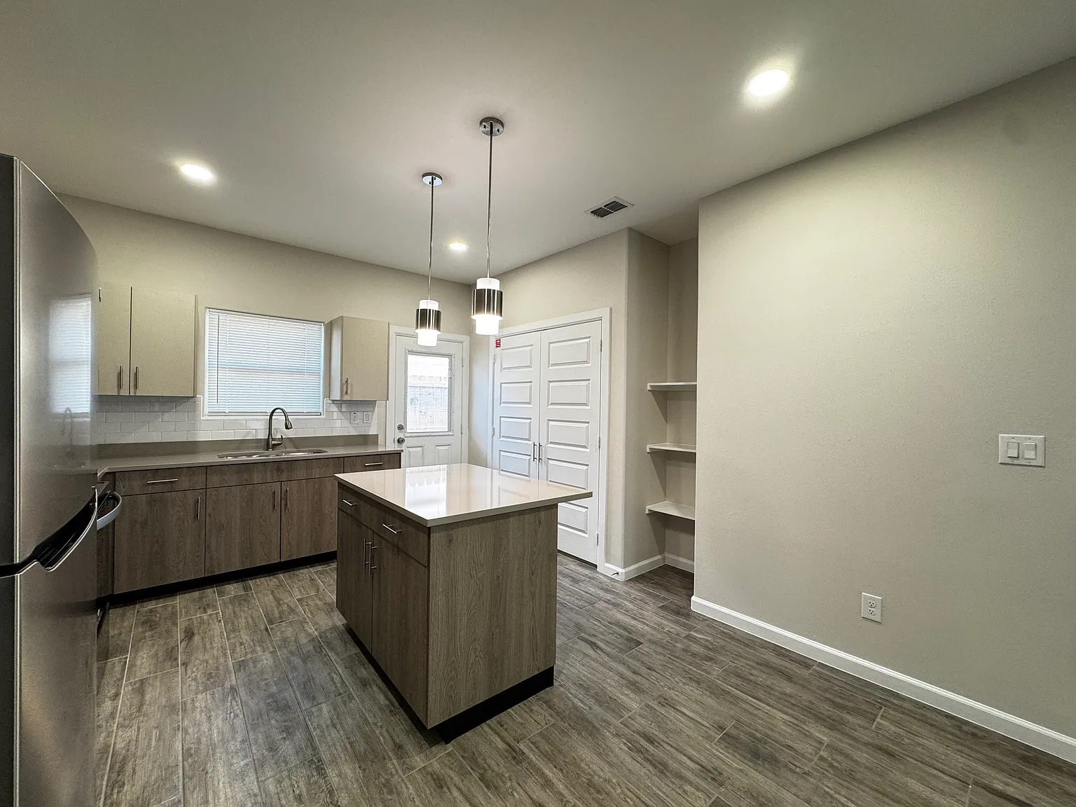 3 bed, 1080 sqft, $1,250 — Photo 4