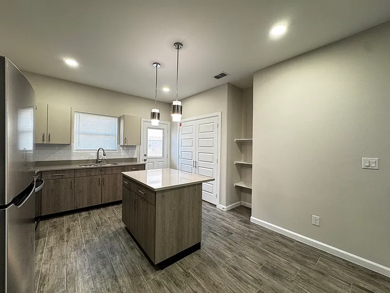 4004 Ventura Ave #2 — Photo 4
