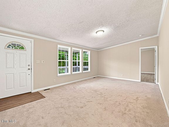 5th image of 320 Macdonald Boulevard
