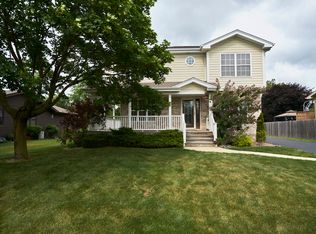 510 4th St #3, Lemont, IL 60439