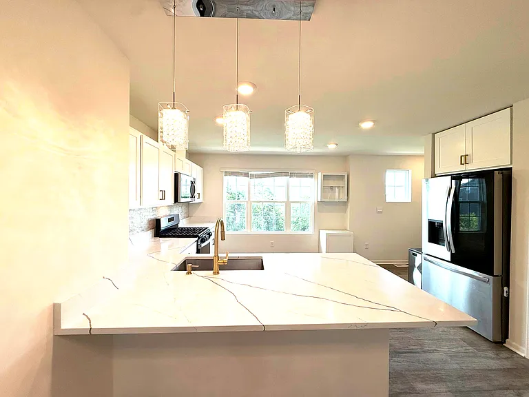 1442 Yosemite Way — Photo 4
