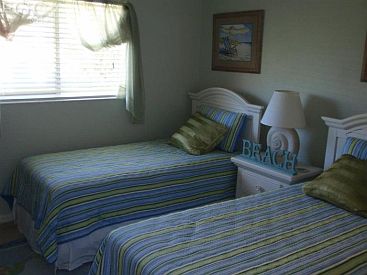 4th image of 4720 SW 25th Pl