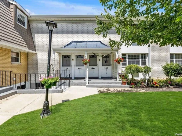 4713 Wilshire Lane #4713, Oakdale, NY 11769