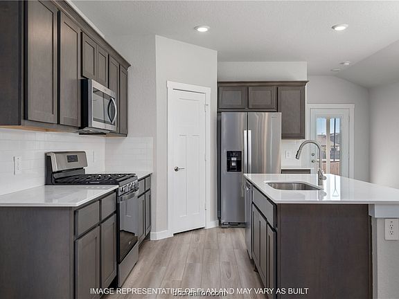 5th image of 974 Lady Bird Ln
