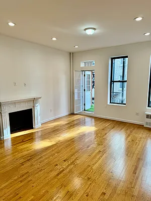 Rented by Voro New York | media 10