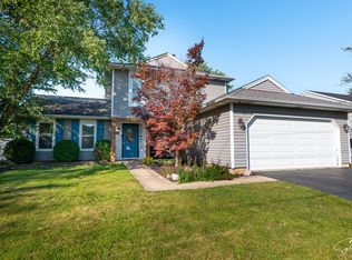 960 Mensching Rd, Roselle, IL 60172