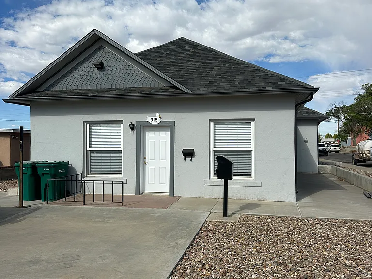 315 N Locke Ave — Photo 1
