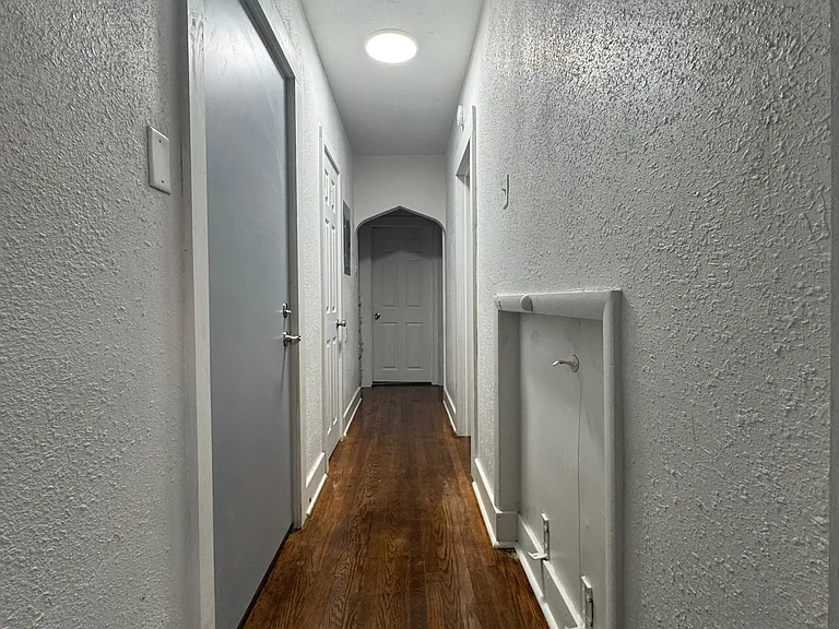542 N Scott St — Photo 13