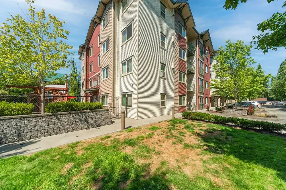 Avion Apartments — Photo 2