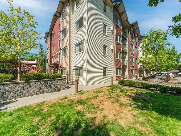 Avion Apartments — Photo 2