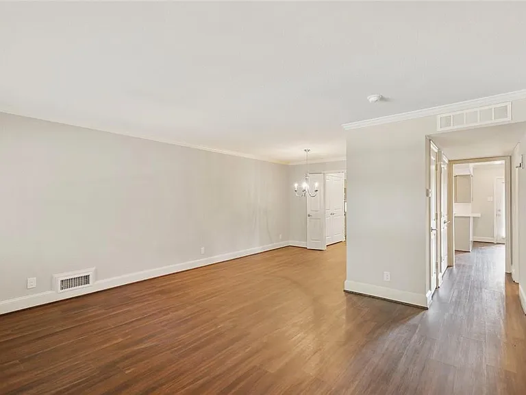 9015 Villa Park Cir — Photo 2