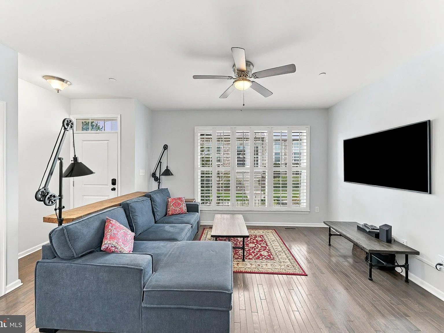 3 bed, 2.5 bath, 1735 sqft, $3,650 — Photo 4