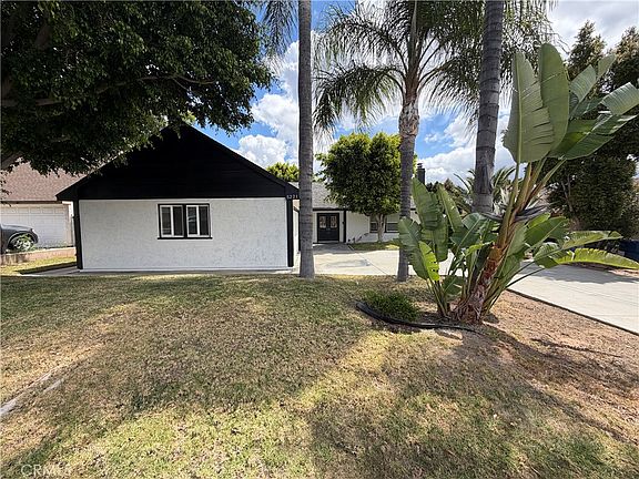2nd image of 5221 Dresden Pl