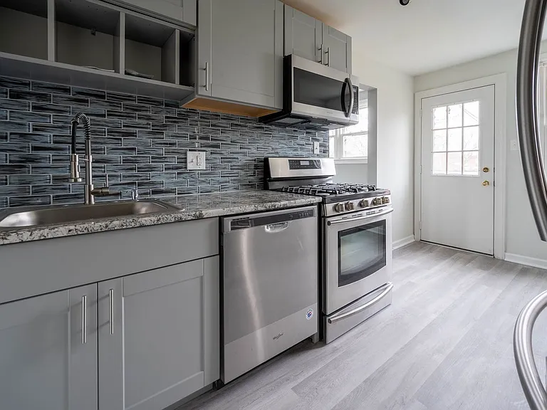 357 Holland St — Photo 15