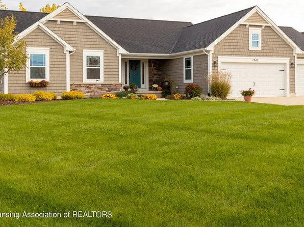 1242 Lobelia Ln, Dewitt, MI 48820