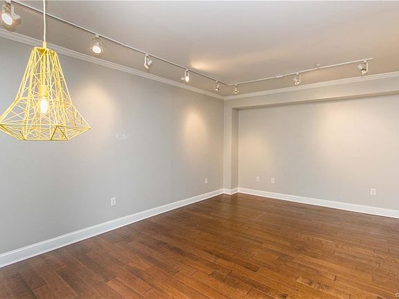 5th image of 2418 E Franklin St #U114