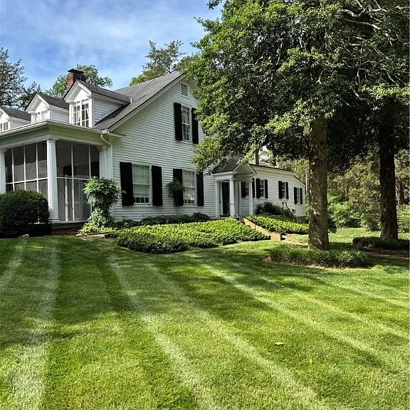 209 Ross Rd — Photo 1