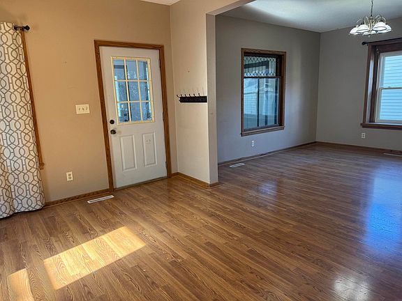 4th image of 219 2nd Ave W