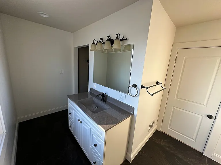 417 Albany Ave NE — Photo 17