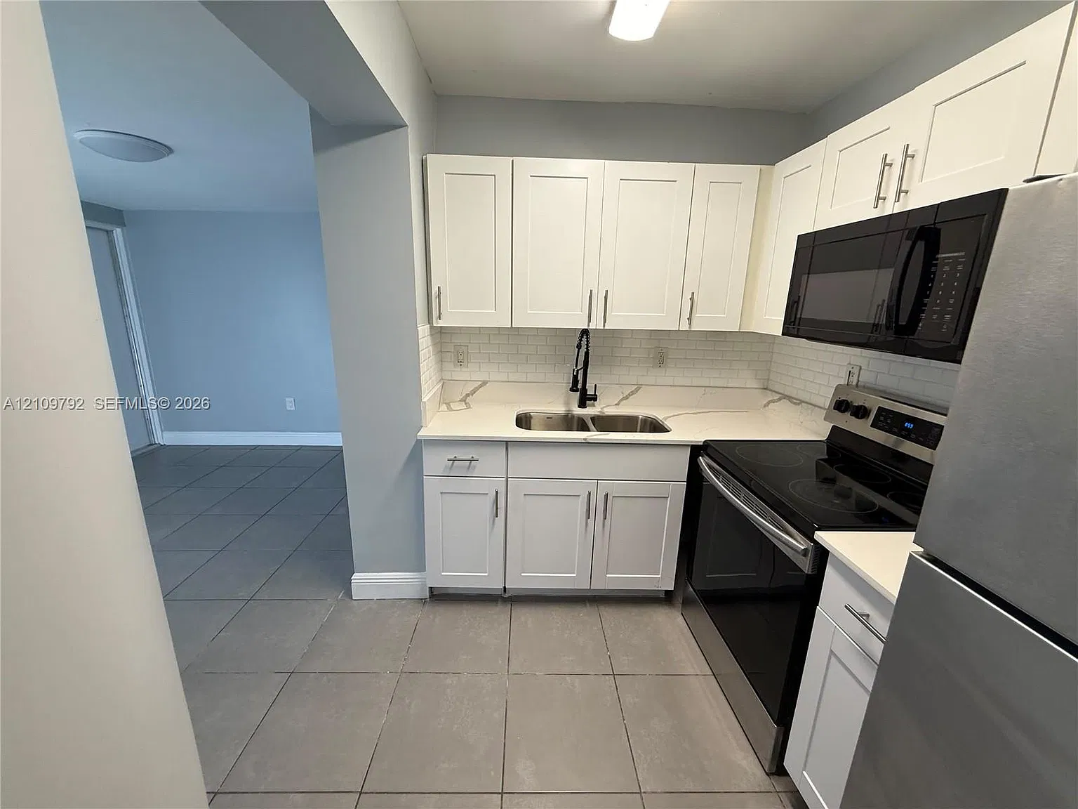 3 bed, 2.0 bath, 1552 sqft, $3,050 — Photo 4